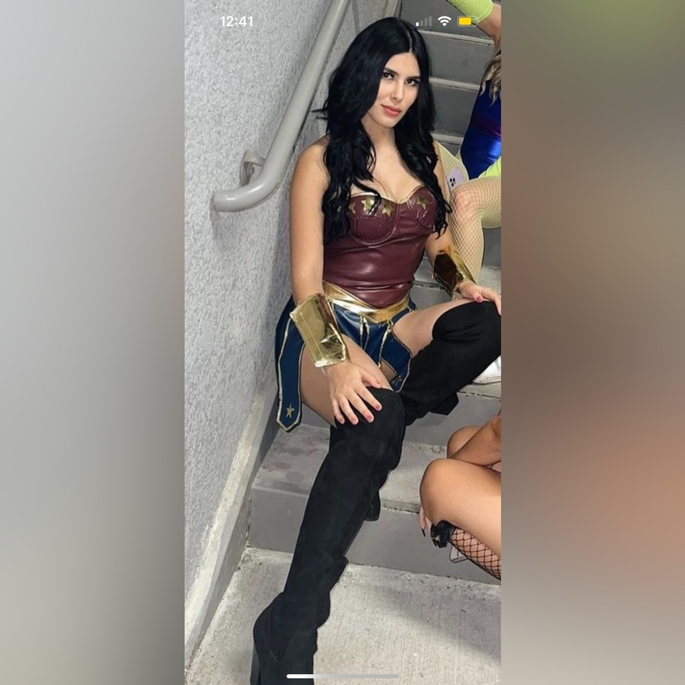 Halloween wonder women costume